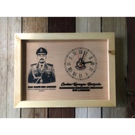 EXCLUSIVE WOODEN FRAME UKIRAN KAYU GAMBAR SENDIRI DAN SIAP JAM