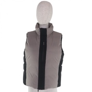 成色極佳 ▼ MONCLER 2021 LYTHRUM logo顏色雙拉鍊羽絨背心，灰色和黑色。正品女款。