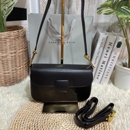 กระเป๋าสะพายข้าง CHARLES and KEITH 8.5 นิ้ว
