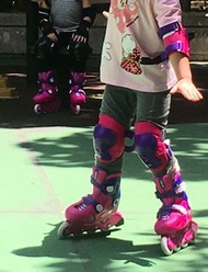 95% New 勁勁勁新 二手 ( 加 $80 送埋 兒童 溜冰鞋 連 護手 護膝 套裝 ) Decathlon Oxelo Roller skating shoes Skate oxelo Juni