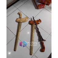 Keris Souvenir/Manten Model Gayaman Solo Alusan Bilah Naga Besi Cor Motif Kayu Acak Sesuai Ketersedi