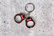 紐約站Supreme Handcuffs Keychain 手銬 鑰匙圈 銀【SUP025】