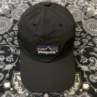 ☸♦Patagonia Patagonia หมวกแห้งเร็วกลางแจ้งฟิตเนสวิ่งลำลองหมวกแก๊ปโผล่อินเทรนด์กีฬาหมวกเบสบอลหมวกบังแ