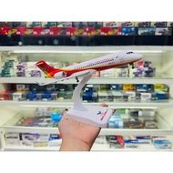 Display aircraft model with alloy base and removable wheels, size 24cm, ARJ Comac RED C909 MB24005 s