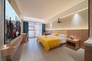 Shengjing Yijia Luxury Cinema Hotel (Gucheng Fenyang Road Underground Shopping Mall Branch)