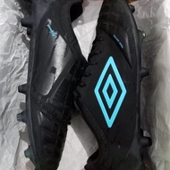 sepatu bola umbro