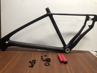 # 9：碳纤维公路自行车车架（哑光黑碳纹碟刹款)12.5-140mm坐管52Cm