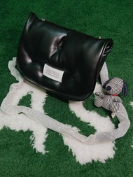 現貨 Maison Martin Margiela Glam Slam 絎縫單肩包 單肩包 手拿包 包包 納帕皮面料 拼接 磁吸 翻蓋 可拆卸 肩帶 逛街 時尚 簡約