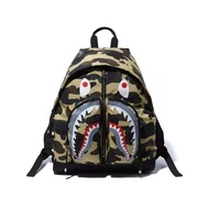 Bape กระเป๋าเป้นักเรียนสะพายหลังลายพรางสีแฟชั่นลายการ์ตูนกระเป๋านักเรียนอินเทรนด์ผู้ชายและผู้หญิงกระ