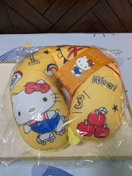 Hello Kitty 頸枕🌼贈卡片零錢包