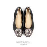 Sweet Palettes รองเท้าหนังแกะ Bloom Timeless Noir