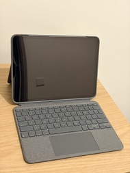 Ipad pro 2018 11吋 256gb連logitech 鍵盤一套