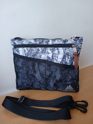 Gregory 灰白色迷彩斜孭袋 crossbody bag