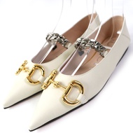 全新GUCCI 621161象牙色皮革馬銜扣鏈條尖頭平底鞋，配金色和銀色五金配件，尺寸35.5，義大利製造，含鞋盒和防塵袋