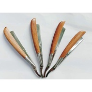 Razor handle with razor blade to shave eyebrows and face