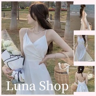 Luna shop🌻เซ็กซี่สีขาวล้วนคอวีเดรสผู้หญิงเดรสริมทะเลพระคุณเดรส🍄กระโปรงยาวสีขาวเดรสผู้หญิงเดรส