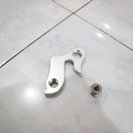 DROP OUT ANTING RD HANGER SEPEDA POLYGON XTRADA 6 ALLOY RINGAN SILVER