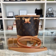 98新LV路易威登 Nano Noe經典老花塗層帆布肩背包芯片款小水桶包～尺寸13*10*16cm