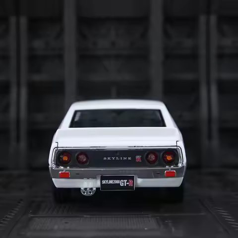 Maisto 1:24 simulation 1973 Nissan Skyline 2000GT-R alloy car model doors can be opened finely craft