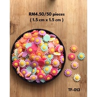 RM4.50/50 pieces : TF-013 - Resin - Bunga - Flower - 1.5 cm x 1.5 cm