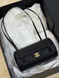 Chanel 黑色小號圓筒包