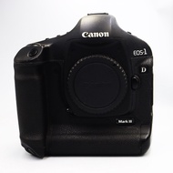 Canon EOS 1D Mark III จัดว่าเป็นกล้องที่มีคุณสมบัติก้าวล้ำที่สุดเท่าที่วงการกล้องดิจิตอล SLR ได้มีมาในช่วงเวลาหลายปี และถึงแม้ว่ากล้องจะไม่ช่วยให้ฝีมือการถ่ายรูปของคุณดีขึ้น แต่มันช่วย เพิ่มโอกาสให้คุณไม่พลาดช็อตเด็ดถ้าคุณอยู่ถูกที่ถูกเวลาได้อย่างแน่นอน ก