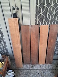 早期ㄉ檜木板五塊，由左至右16x112x1.5cmㄧ塊，16x97x1cm四塊，非常希少