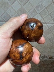 大對珠/健康球/練手球 Directions of health balls （百年古樹齡   Lightning-struck Wood - 雷擊棗木 ）（帶少有蟲咬紋/蟲漏）50 mm+ 對球