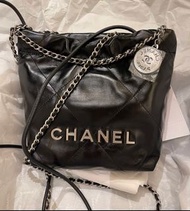 2023年新出MINI尺寸 超級受歡迎 專門店長期斷貨 全新現貨 CHANEL MINI 22 BAG MINI SIZE 迷你號 黑銀 垃圾袋 (BLACK 黑色 X SILVER LOGO 銀色字