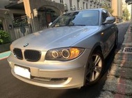 汎德 總代理 BMW 寶馬 120i 後輪驅動 新車162萬 銀色 黑內裝 天窗  里程11萬km 車美價優 請速洽！