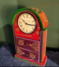 印度進口人手彩繪超靚大大隻座枱鐘 圖案充滿濃濃波西米亞風情,顏色艷麗討好,線條優美典雅,又有收納功能,有兩個小抽屉,可以放置首飾,手錶等小物品,放係邊都係焦點 size:24L X 9D X 40H 