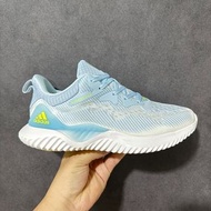 🤩必備緩震跑鞋🤩 阿迪達斯Alphabounce阿爾法輕量透氣運動跑步鞋|男女同款|漸變淺藍螢光點綴外觀|工程網面透氣排汗|Bounce科技緩震回彈|防滑耐磨鋸齒大底|日常慢跑兩用|