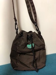 台灣品牌 Plain-me 深褐色旅行小包, 實用耐用, 出門必備 Dark Brown travel size crossbody bag