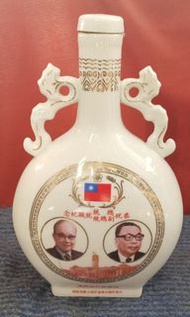 特極陳年紹興酒六十七年恭祝總統/副總統就職紀念酒空瓶