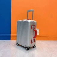 Rimowa 銀色行李箱