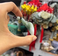 Celestial Cicada Charm จี้แกะสลักจั๊กจั่นเกาะใบไม้ หยกเจไดต์ Cicada on Leaf Pendant