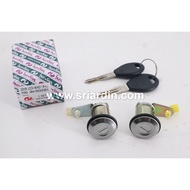 Nissan UD Truck CK450, CK520, CW520, UD520 92-00 Door Lock with Key  | OE Part Number : L 80601-00Z2