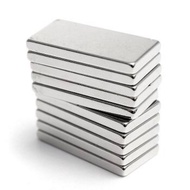 Neodymium Magnet Box 20x10x1.5 MMsuper strong, the strongest magnet in the world Specifications: Mat
