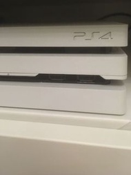 連2手掣PS4 Pro 1tb 白色主機