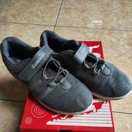 Preloved Loggo children's shoes size 34