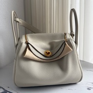 Hermes lindy26 冰川白 真的很好看～～ 有貼膜