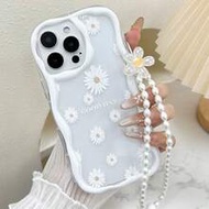 เคสกันกระแทก ลายดอกไม้ ลายดอกเบญจมาศสีครีม ขอบหยัก พร้อมสายรัดข้อมือ สำหรับ 14/14 Pro Max, สำหรับ 13