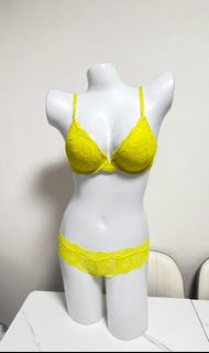 (Size: 34B ; 34C; 36B)特價 Last set 現貨原裝-Victoria's Secret PINK - Sexy lace bright yellow push up bra set with match lace panties 維密黃色內衣套裝