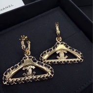 閒置Chanel香奈兒 23B滿鑽雙c衣架設計皮穿鏈耳環