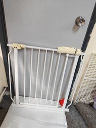 白色嬰兒門欄 ，寵物門欄
