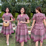 Kiss Kloset ชุดเดรสผ้าทอลาย คอปก แต่งกระดุมปั๊ม แต่งขอบเอว กระโปรงทรงย้วย 8 ชิ้น อัดกาวทั้งชุด ทุกชิ