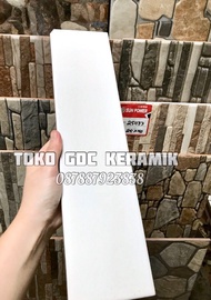 KERAMIK DINDING 10x50/LIS KERAMIK 10x50/PLINT LIST KERAMIK 10x50