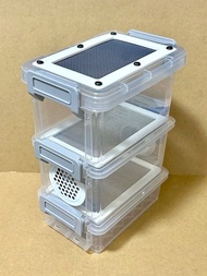 ✴️ 全新 麵包蟲 麥皮蟲 大麥蟲 蟋蟀 杜比亞 櫻桃紅 昆蟲 多用途 實用觀察 高清透明 防臭通風 活餌 透氣雙層 mini 小尺寸 桌上 飼養箱 飼養盒 繁殖箱繁殖盒 養殖箱 儲物箱 儲物盒 過濾