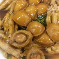 打開即食罐頭鮑魚$40. 一罐有四隻