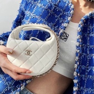 💎Chanel香奈兒｜23c Pouch白金呼啦圈月牙包｜新款鐳射99新
